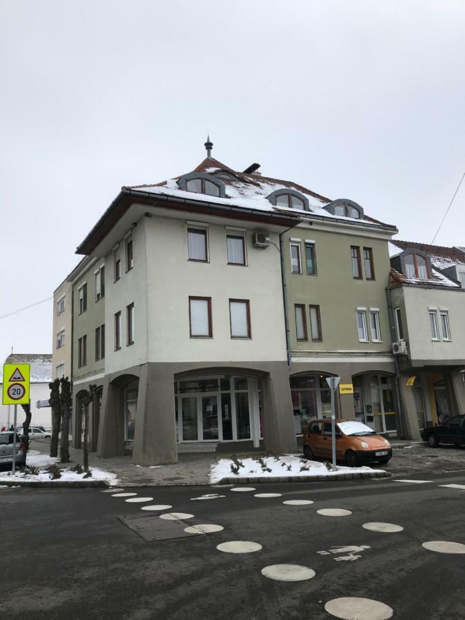 Gabor Pal 1 Apartman 2 Szoba Dunafoldvar Exterior foto